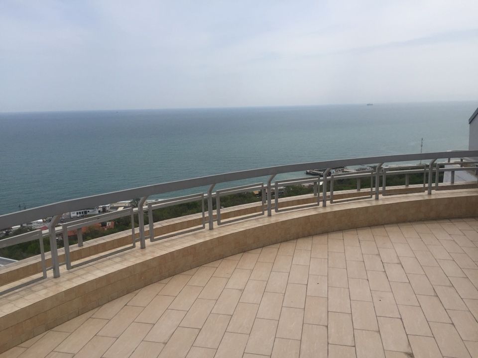Двухуровневый пентхаус с панорамой моря и террасой в ЖК Бульвар. 