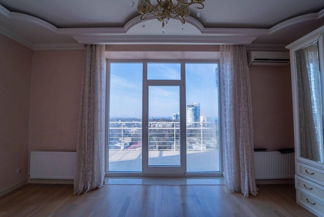 Продам 3 комнатную квартиру в Мукачевском переулке с видом на море