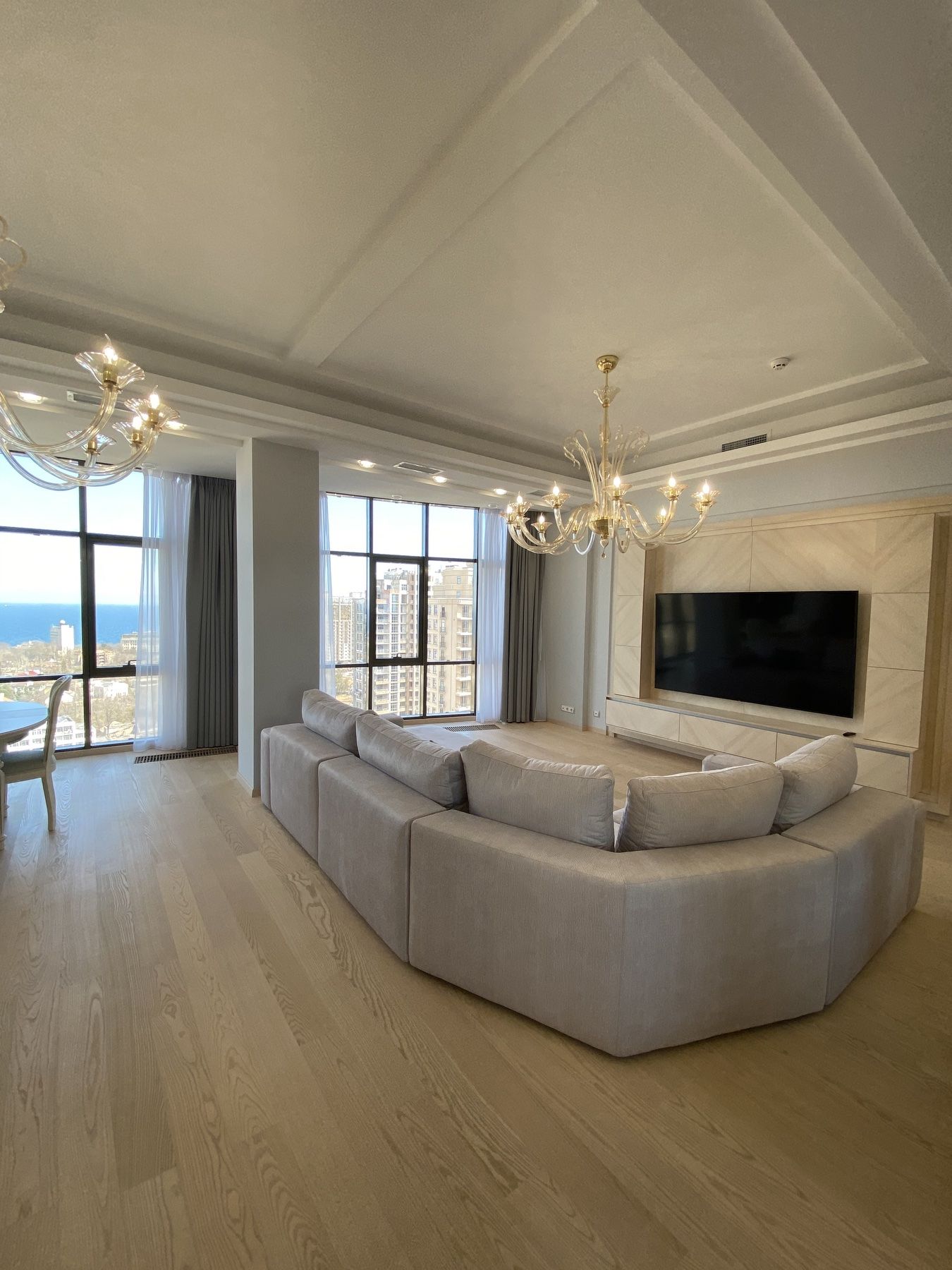 Статусная квартира с панорамным видом на море в Арк Палас