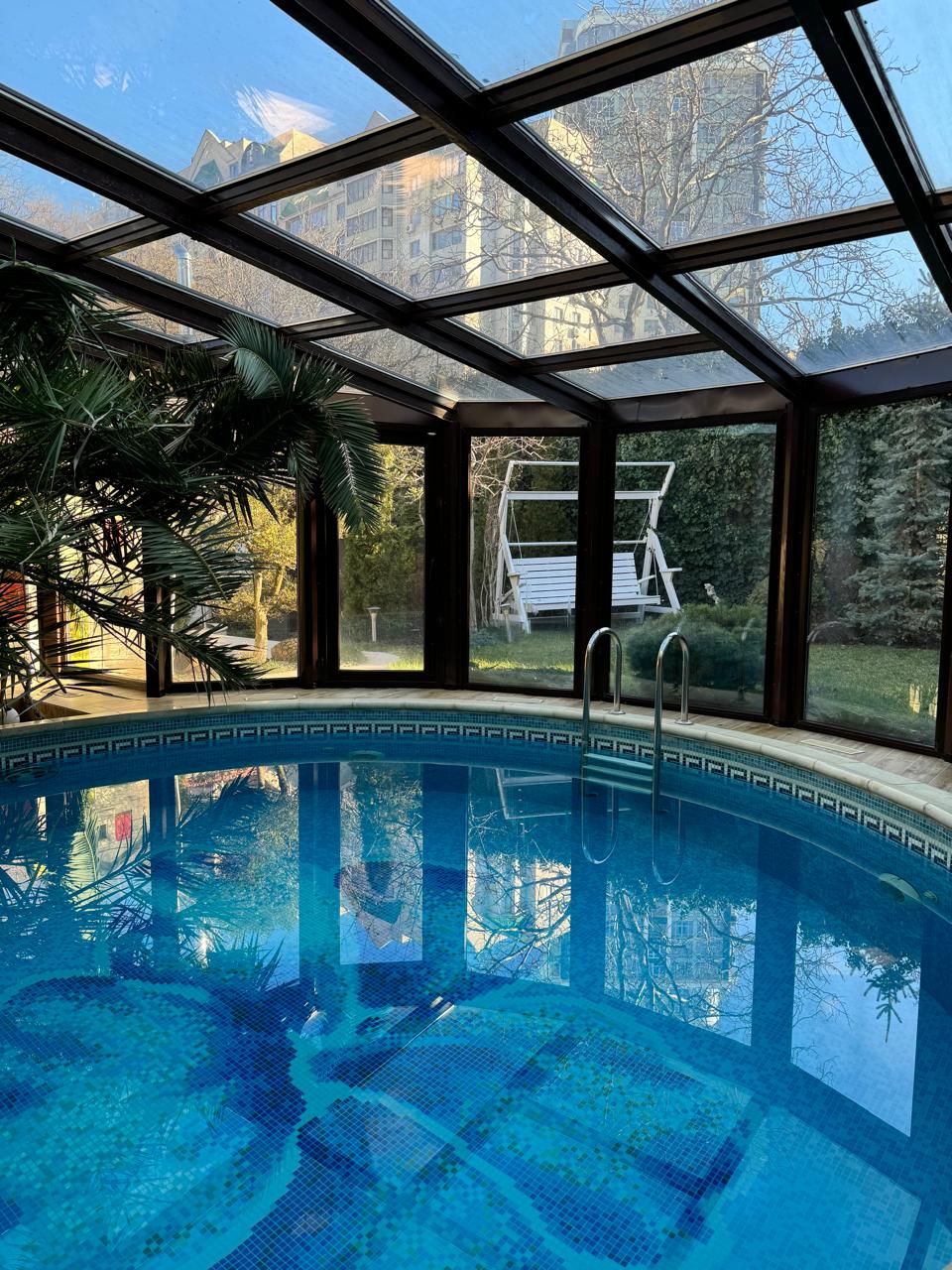 Дом с бассейном и баней в районе Аркадии ID 53545 (Фото 1)