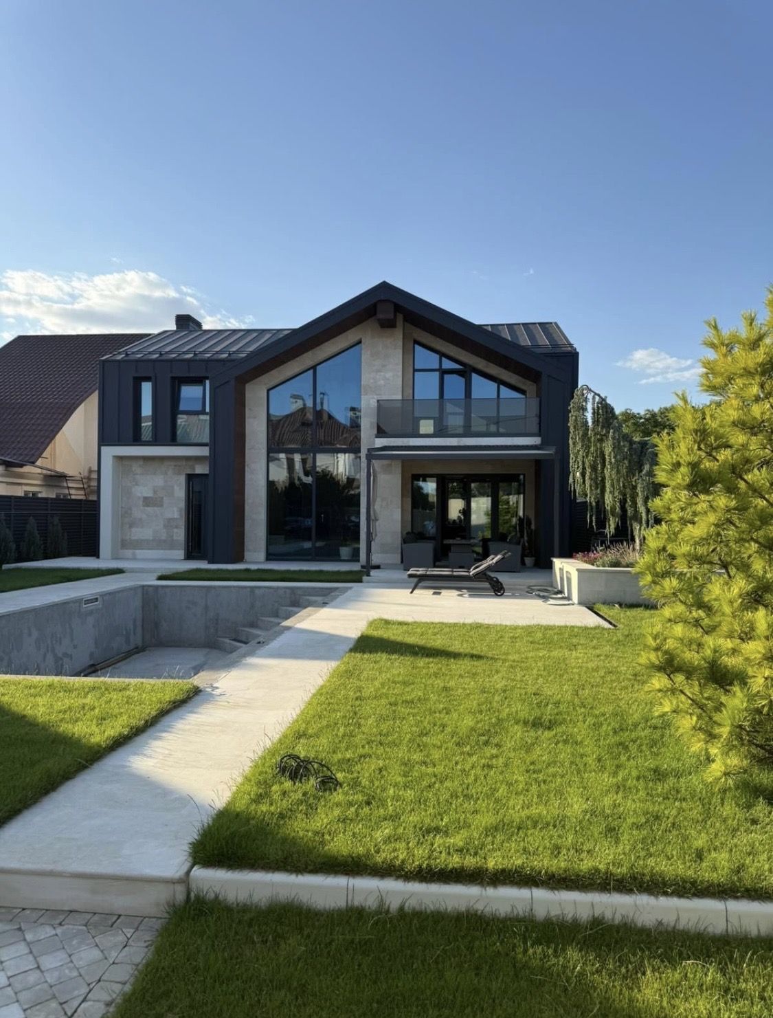 Современный дом с камином и бассейном на 10 ст. Б. Фонтана. ID 54020 (Фото 2)