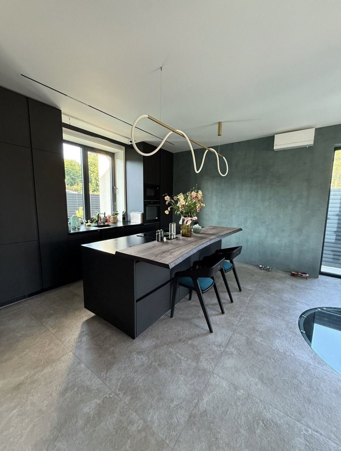 Современный дом с камином и бассейном на 10 ст. Б. Фонтана. ID 54020 (Фото 3)