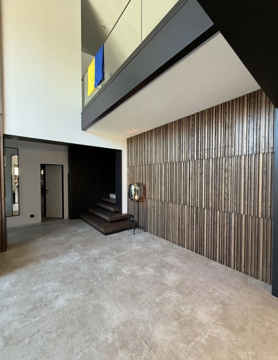 Современный дом с камином и бассейном на 10 ст. Б. Фонтана. ID 54020 (Фото 5)