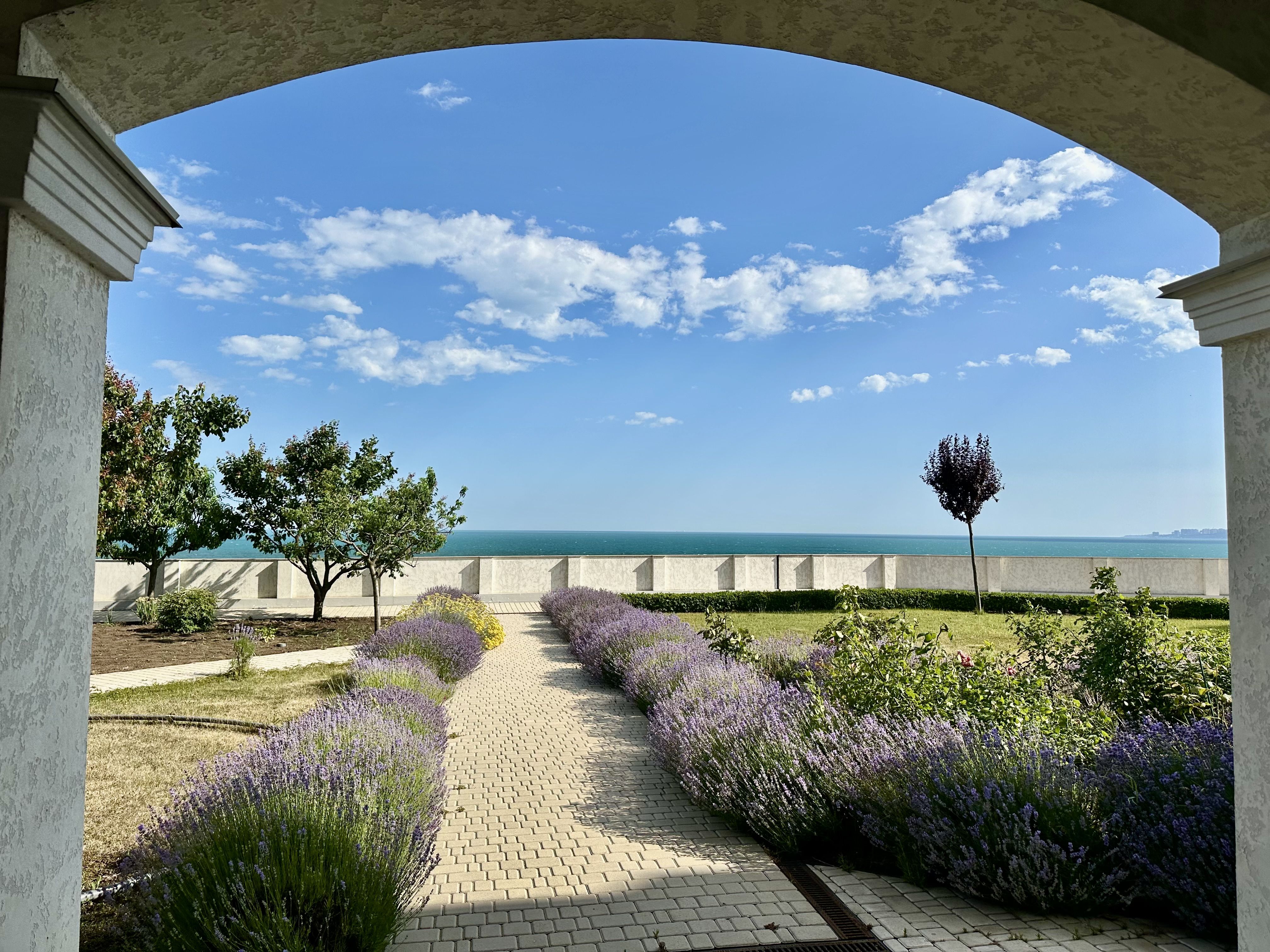 Элитный особняк 1100 м² на 1-й линии моря в Сосновом берегу ID 52200 (Фото 2)