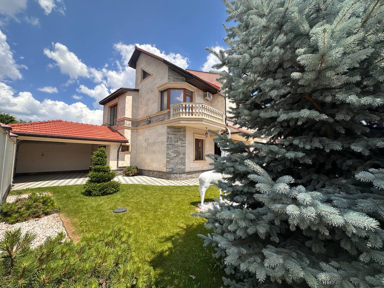 Дом 380 м² с бассейном на 7 сотках в Совиньоне ID 54318 (Фото 1)