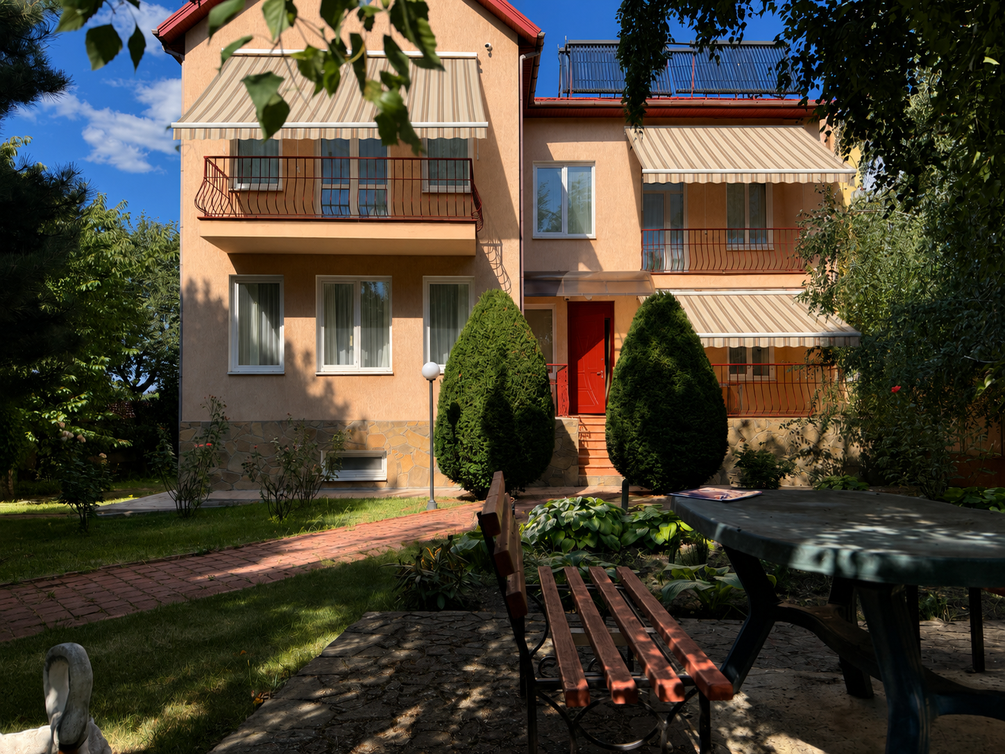 Дом 430 м² с бассейном и участком 15 соток у моря в Киевском районе. ID 54371 (Фото 1)